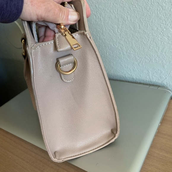 Miztique handbag with several pockets. Neutral color to match any outfit! - Picture 8 of 13